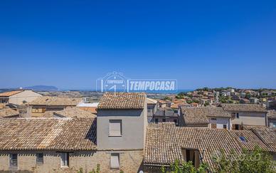 SOLUZIONE INDIPENDENTE CON TERRAZZO PANORAMICO!