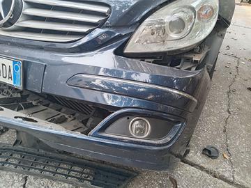Mercedes classe B incidentata