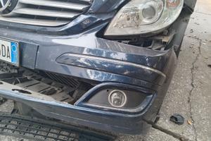 Mercedes classe B incidentata