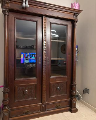 Credenza antica