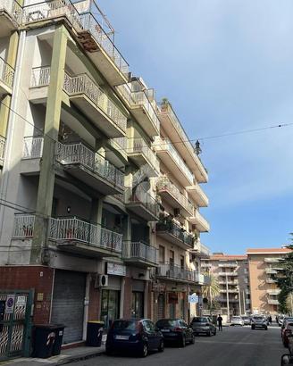 3 LOCALI A GIARRE