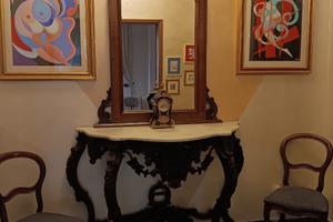 Trilocale arredato con balcone e posto auto