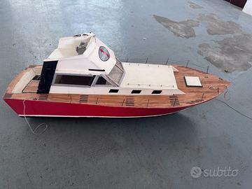 Modellino motoscafo 