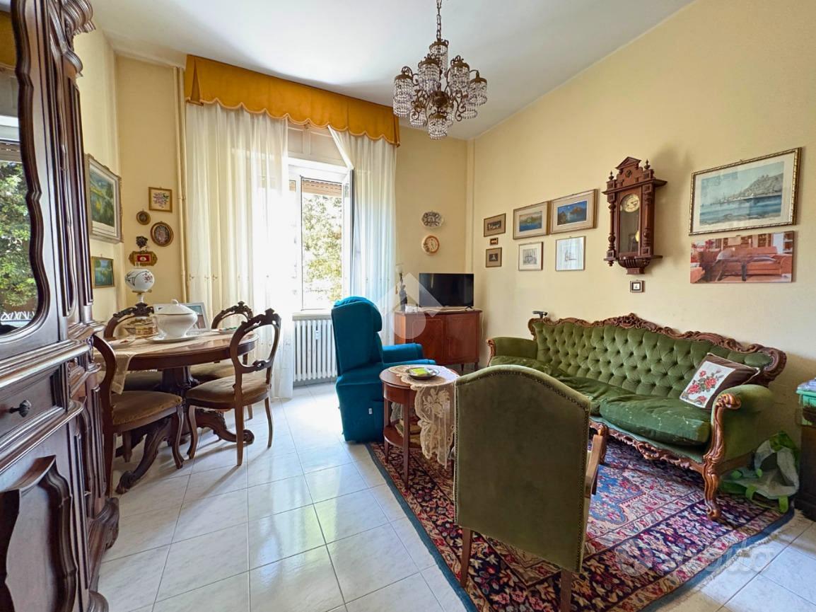 3 LOCALI A ANCONA