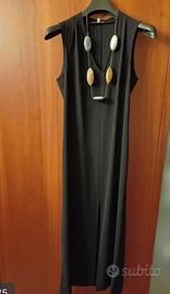 Vestito lungo nero con collana