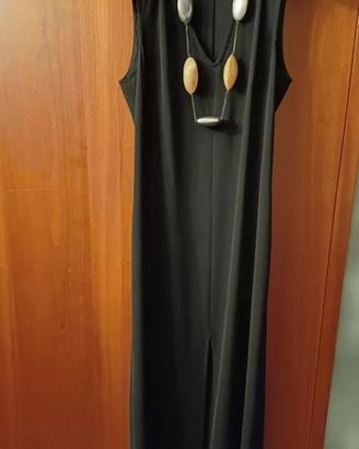 Vestito lungo nero con collana