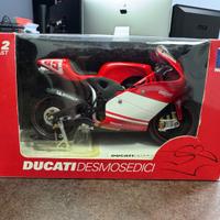Ducati Desmosedici Capirossi MotoGP 1/12 NewRay