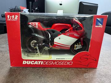 Ducati Desmosedici Capirossi MotoGP 1/12 NewRay