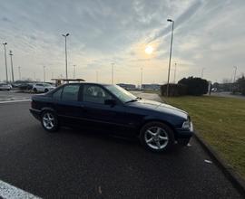 BMW 318 is