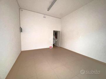 NEGOZIO A CASALSERUGO