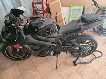 SUZUKI GSX-R 600 – 33.000 KM – MIVV COMPLETO 