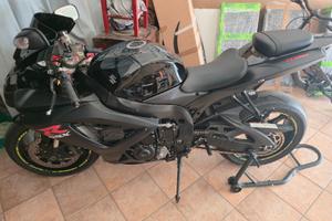 SUZUKI GSX-R 600 – 33.000 KM – MIVV COMPLETO 