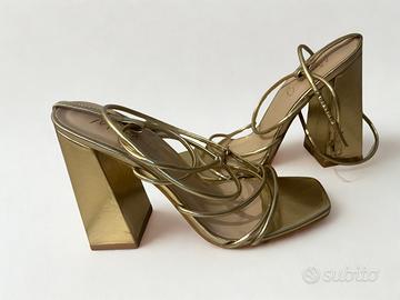 Sandalo con tacco oro