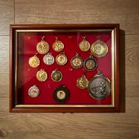 Porta medaglie in legno