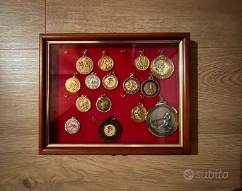 Porta medaglie in legno