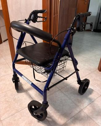 Deambulatore pieghevole con quattro ruote