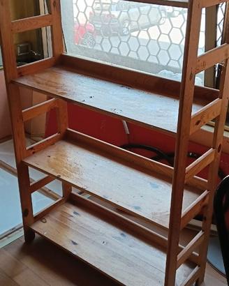 Scaffali in legno