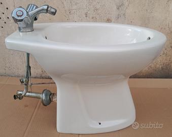 Bidet completo con miscelatore e scarico