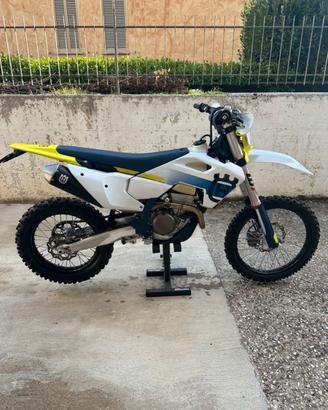 Husqvarna FE350 modello 2024 22 ore