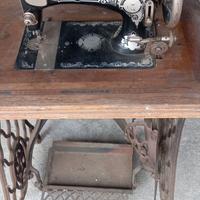 Macchina da cucire con tavolino originale Nothmann