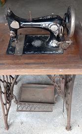 Macchina da cucire con tavolino originale Nothmann