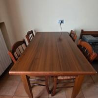 TAVOLO E SEDIE CUCINA