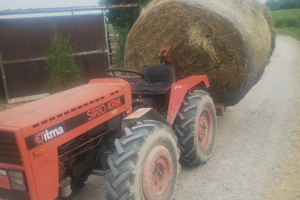 Trattore 4 ruote motrice