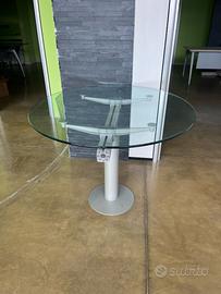 Tavolo rotondo in vetro Frezza