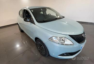 Lancia Ypsilon 1.0 FireFly 5 porte S&S Hybrid Oro
