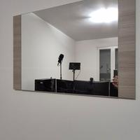 Specchiera  vetro con finitura in legno tortora