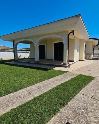 Villino con giardino zona lido delle sirene