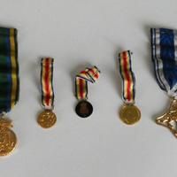 Set di 5 medaglie accessori moda originali anni 60
