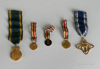 Set di 5 medaglie accessori moda originali anni 60