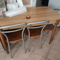 tavolo con sedie