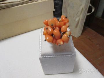 Anello in argento e corallo