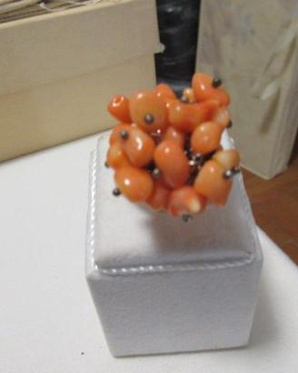 Anello in argento e corallo