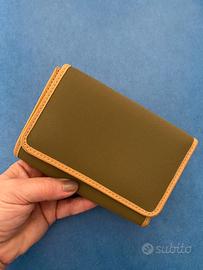 Portafoglio verde militare e camel donna Brics