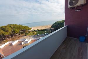 In prima fila sul lungomare a 20 mt. da spiaggia