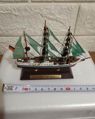 modellino galeone Alexander von Humboldt 