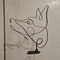 Scultura in filo di plastica "cane"