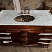 Lavabo legno massiccio con piano in marmo e specch