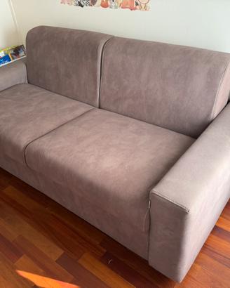 Divano letto matrimoniale con vano porta cuscini