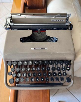 macchina da scrivere olivetti lettera 22