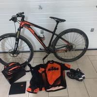 bici ktm ful carbonio