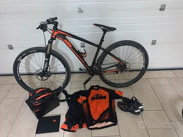 bici ktm ful carbonio