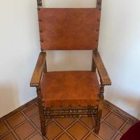 Poltrona rustica legno e cuoio con borchie