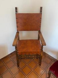 Poltrona rustica legno e cuoio con borchie