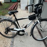 Bicicletta elettrica tipo citybike ebike