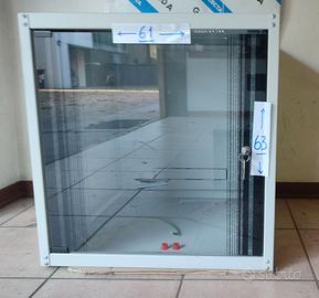 Armadio elettrico in metallo, porta in vetro