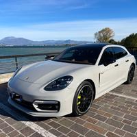 PORSCHE Panamera Sport Turismo 4 e-hybrid